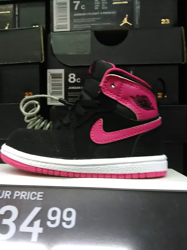 Sporting Goods Store «Nike Factory Store», reviews and photos, 4600 Shelbyville Rd #615, Louisville, KY 40207, USA