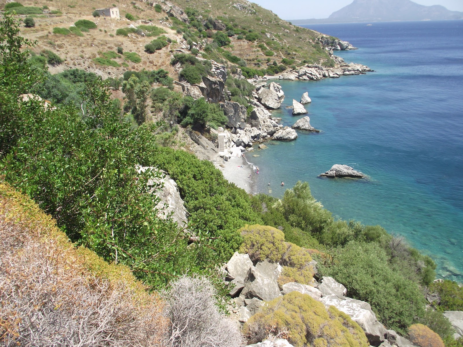 Fotografie cu Iskele beach cu o suprafață de pietricel cenușiu