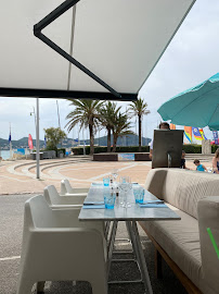 Atmosphère du Restaurant français L'Albatros à Saint-Cyr-sur-Mer - n°9
