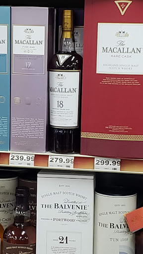 Liquor Store «Showerman Fine Wine & Liquor», reviews and photos, 15333 Merriman Rd, Livonia, MI 48154, USA