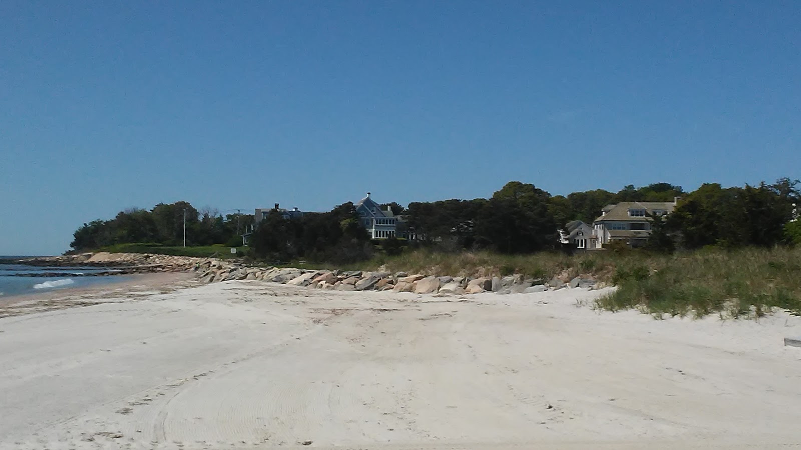 Fotografie cu Dowses Beach cu nivelul de curățenie înalt