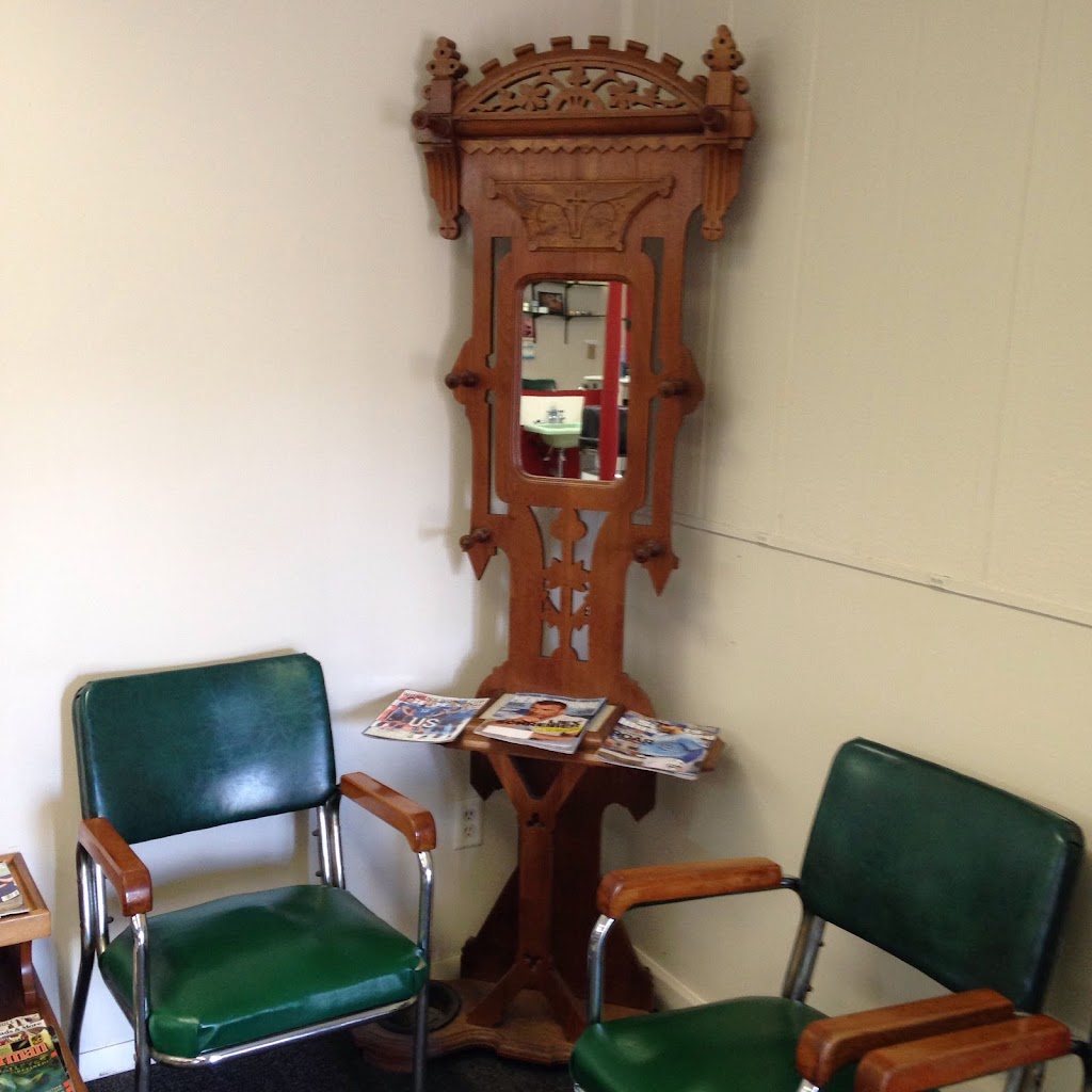 Heath's Barber Shop 54501