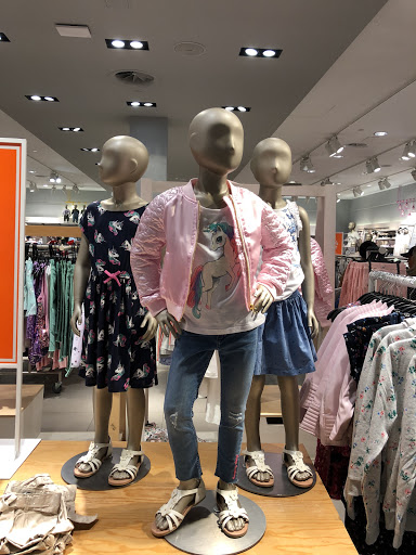 Clothing Store «H&M», reviews and photos, 397 E Sailer Dr, San Mateo, CA 94403, USA