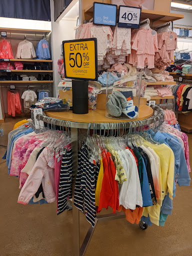Clothing Store «Gap Outlet», reviews and photos, 424 Outlet Center Dr, Queenstown, MD 21658, USA