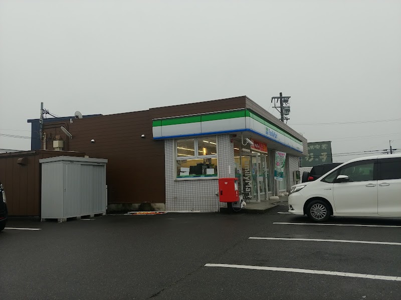 ファミリーマート 各務原成清町六丁目店