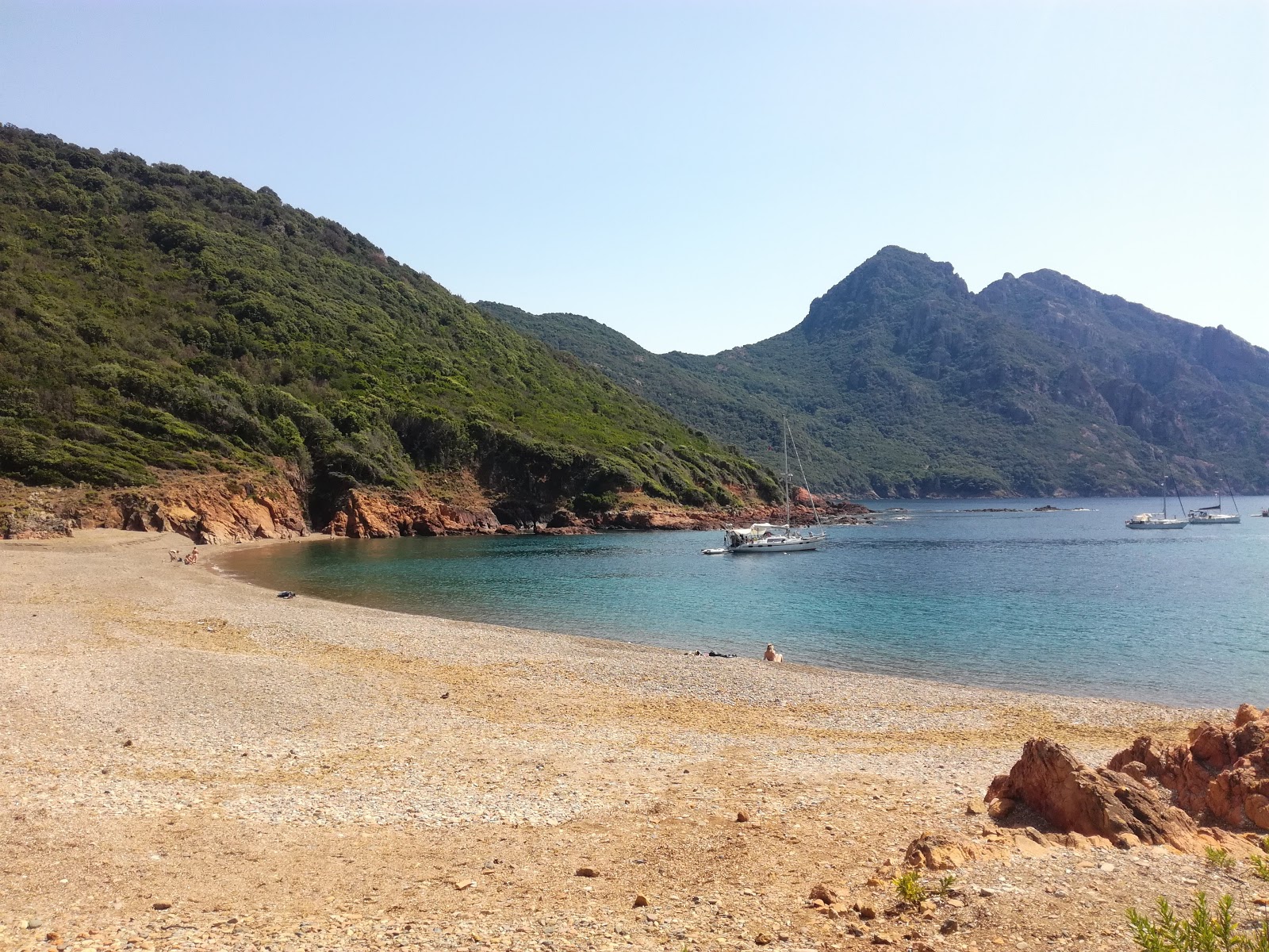 Osani beach'in fotoğrafı birden fazla geniş koy ile birlikte