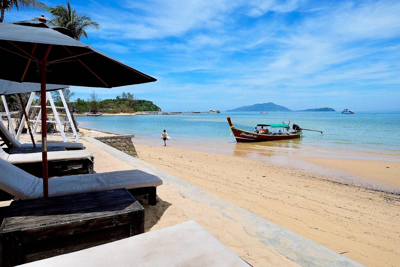 Mueang Beach的照片 带有碧绿色水表面