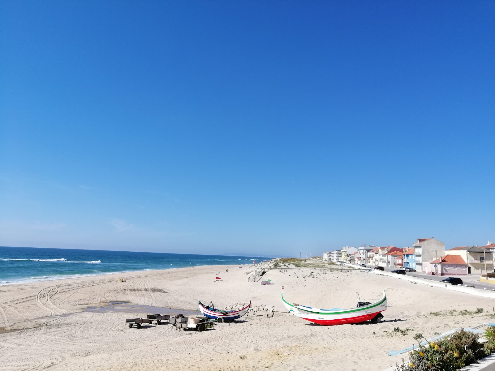 Zdjęcie Praia do Pedrogao z powierzchnią jasny, drobny piasek