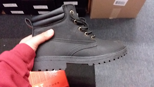 Clothing Store «Zumiez», reviews and photos, 9301 Tampa Ave #181, Northridge, CA 91324, USA