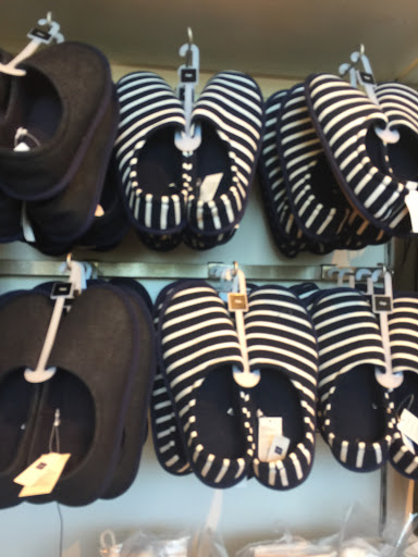 Clothing Store «Gap Factory Store», reviews and photos, 741 S Broadway, Los Angeles, CA 90014, USA