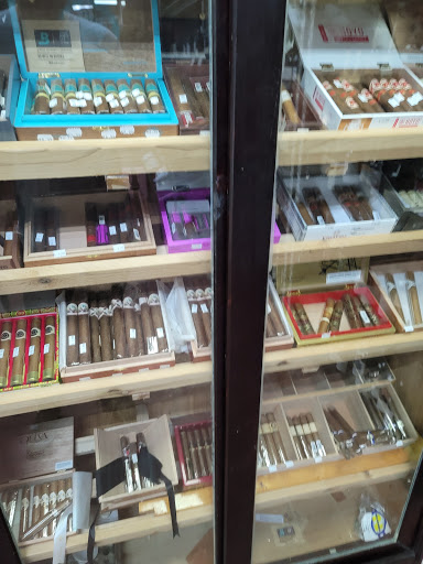 Liquor Store «Evanston 1st Liquors», reviews and photos, 1019 Davis St, Evanston, IL 60201, USA