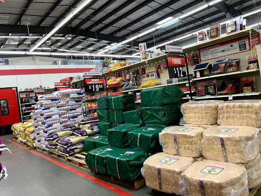 Home Improvement Store «Tractor Supply Co.», reviews and photos, 448 Old Brunerstown Rd, Shelbyville, KY 40065, USA
