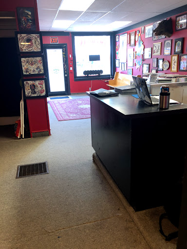 Tattoo Shop «American Tradition Tattoo», reviews and photos, 121 E Main St, Circleville, OH 43113, USA