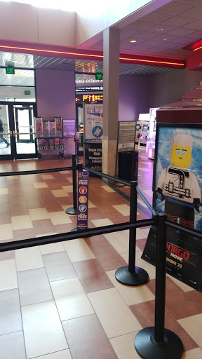 Movie Theater «Regal Cinemas Deer Park 16 IMAX & RPX», reviews and photos, 455 Commack Rd, Deer Park, NY 11729, USA