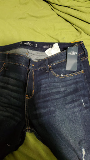 Clothing Store «Hollister Co.», reviews and photos, 250 Granite St #54, Braintree, MA 02184, USA