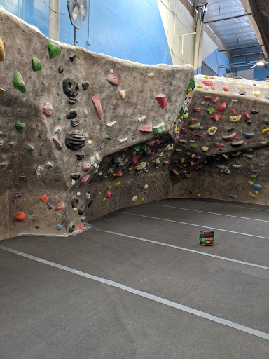 Rock Climbing Gym «Hangar 18 Indoor Climbing Gym - East Riverside», reviews and photos, 2111 Iowa Ave, Riverside, CA 92507, USA