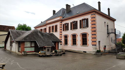 École maternelle à Saint-Genix-les-Villages, Savoie