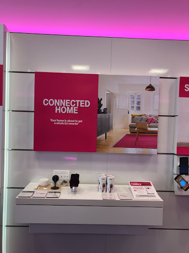 Cell Phone Store «T-Mobile», reviews and photos, 25965 Industrial Blvd #105, Hayward, CA 94545, USA
