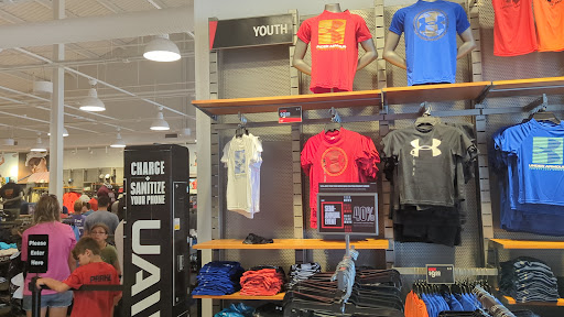 Clothing Store «Under Armour Factory House», reviews and photos, 3026 Outlet Dr, Edinburgh, IN 46124, USA