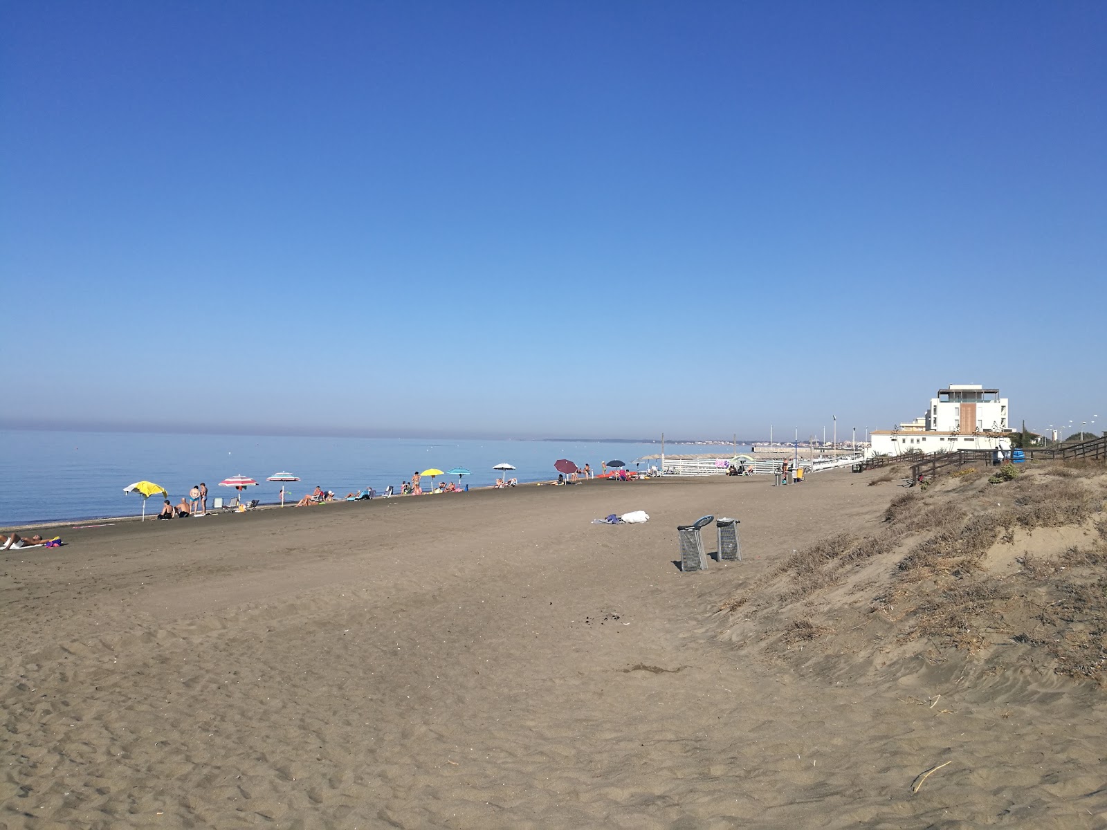 Foto av Capoportiere beach med lång rak strand