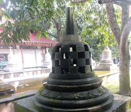 Mendut Buddhist Monastery photo