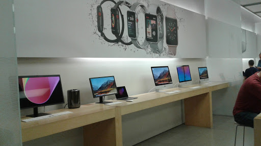 Computer Store «Apple Southlake Town Square», reviews and photos, 260 Grand Ave, Southlake, TX 76092, USA