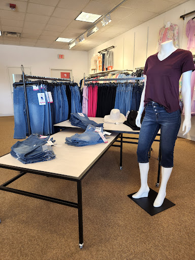 Shopping Mall «Pleasant Prairie Premium Outlets», reviews and photos, 11211 120th Ave, Pleasant Prairie, WI 53158, USA