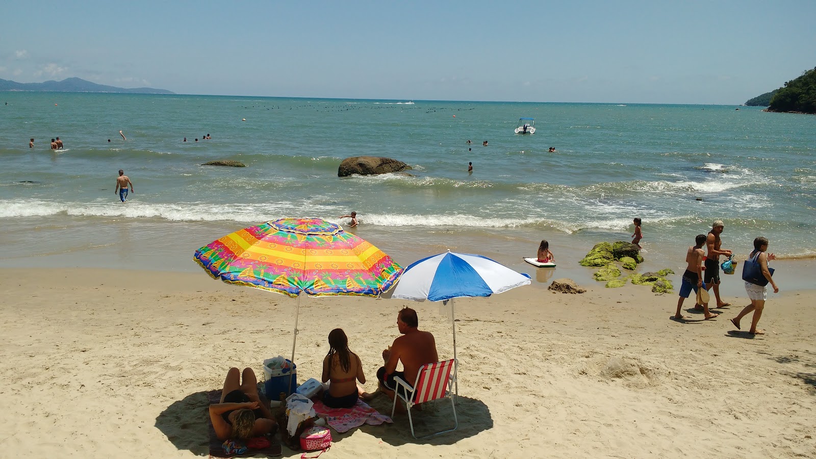 Foto di Praia do Fagundes con una costa spaziosa