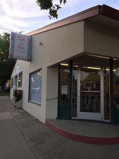 Florist «Petals On Main», reviews and photos, 400 Main St, Rio Vista, CA 94571, USA