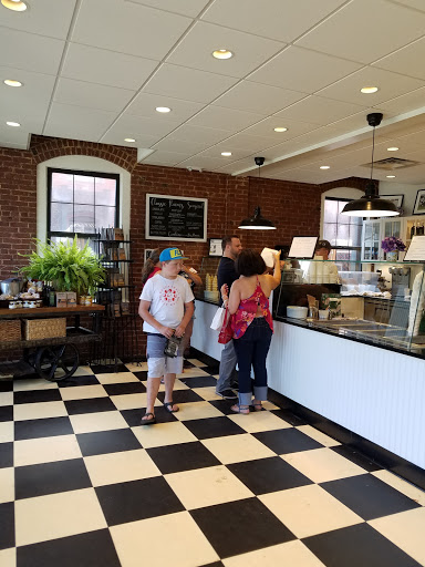 Dairy Store «Arethusa Farm Dairy», reviews and photos, 822 Bantam Rd, Bantam, CT 06750, USA