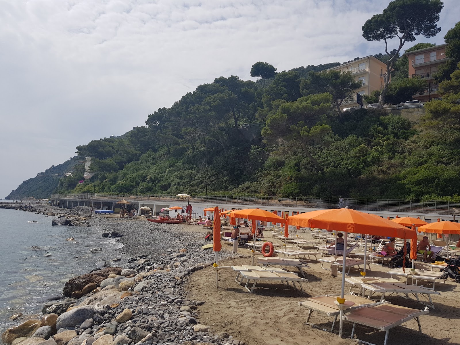 Bagni Capo Mele'in fotoğrafı mavi saf su yüzey ile