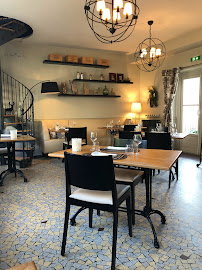 Atmosphère du Restaurant - Hôtel - Caviste -Auberge du Chasseur à Grosrouvre - n°9