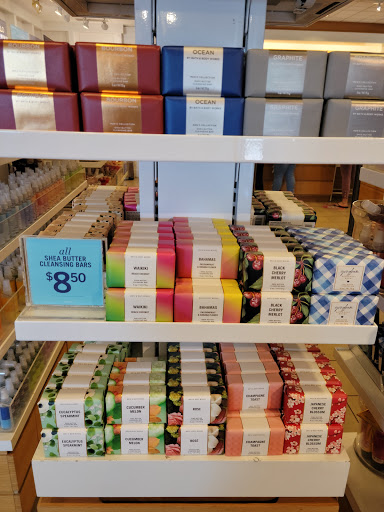 Beauty Supply Store «Bath & Body Works», reviews and photos, 111 Nut Tree Rd, Vacaville, CA 95687, USA