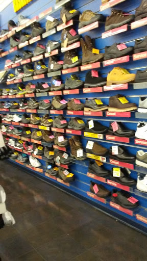 Sporting Goods Store «Big 5 Sporting Goods - Covina», reviews and photos, 543 N Azusa Ave, Covina, CA 91722, USA