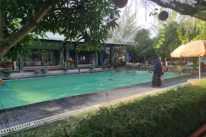 Kolam Renang Ara Resort image