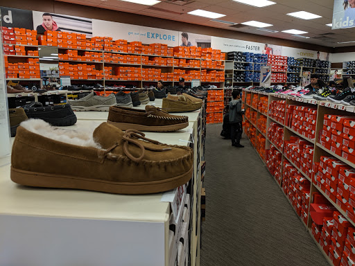 Shoe Store «Famous Footwear», reviews and photos, 1140 Harter Pkwy, Yuba City, CA 95993, USA