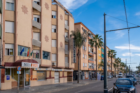 Hotel Velis - Avenida I Av. Vivar Téllez, 85, 29700 Vélez-Málaga, Málaga, España