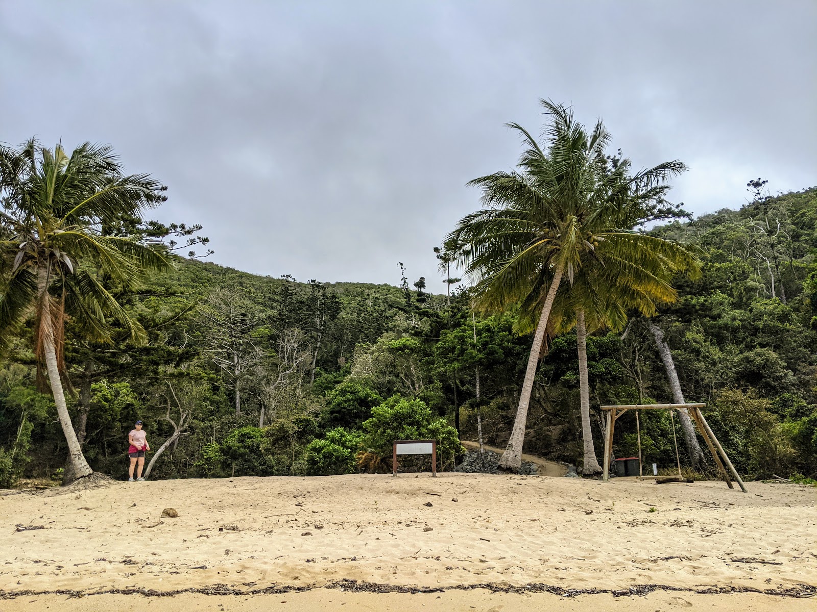 Fotografie cu Coral Cove Beach - locul popular printre cunoscătorii de relaxare