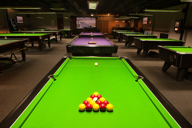 Castle Snooker and Sports Bar - Pub