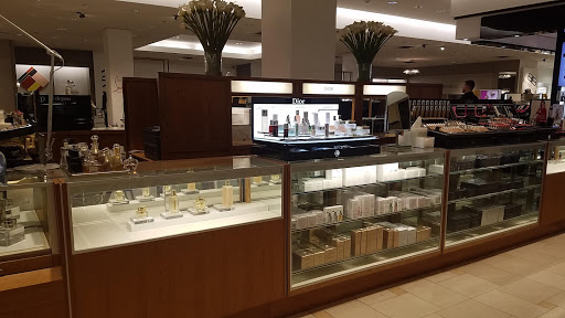 Department Store «Saks Fifth Avenue», reviews and photos, 26100 Cedar Rd, Beachwood, OH 44122, USA
