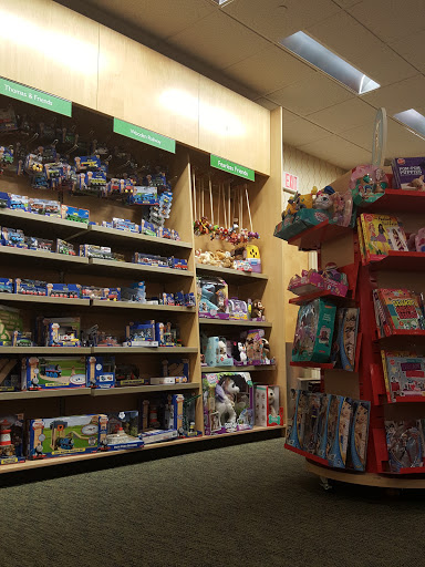 Book Store «Barnes & Noble Booksellers Fredericksburg/ Central Park», reviews and photos, 1220 Carl D. Silver Parkway, Fredericksburg, VA 22401, USA