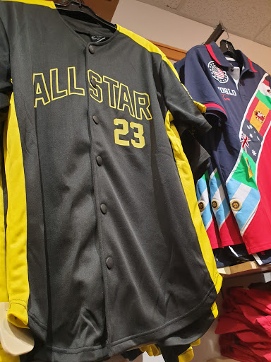 Clothing Store «Hollister Co.», reviews and photos, 999 S Washington St, North Attleborough, MA 02760, USA