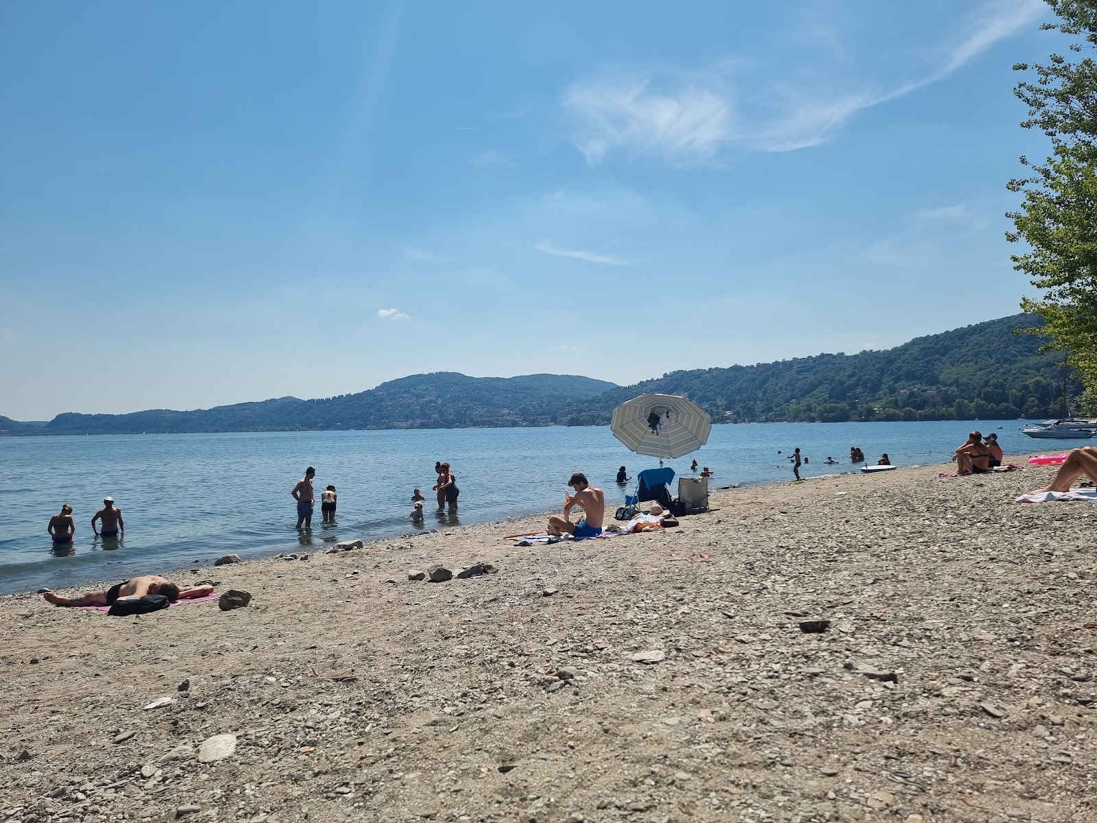 Foto van Spiaggia Lago Maggiore met blauw puur water oppervlakte