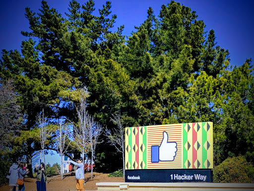 Tourist Attraction «Facebook Thumbs Up Sign», reviews and photos, 1 Hacker Way, Menlo Park, CA 94025, USA