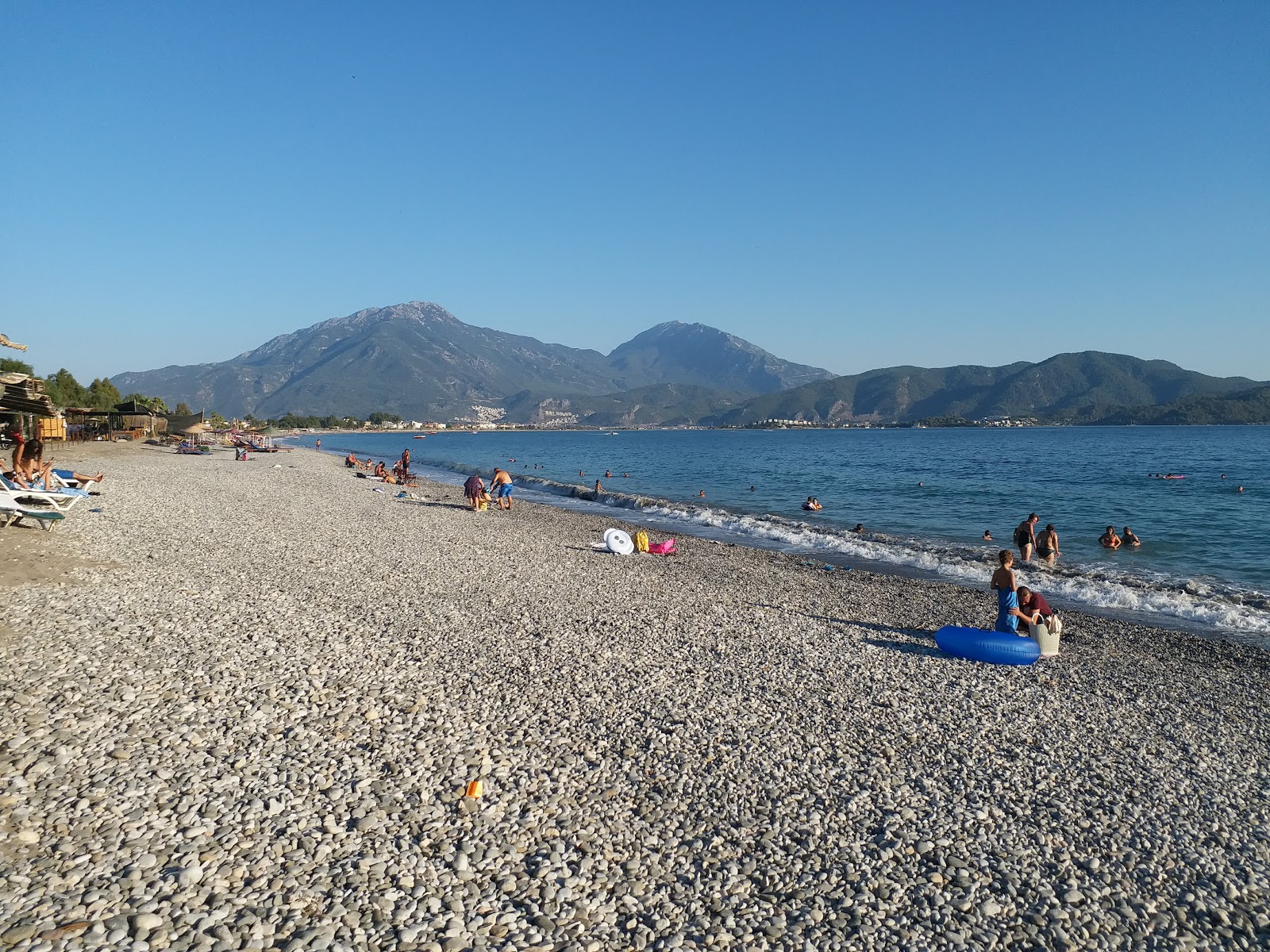 Kocasalis beach的照片 带有灰色细卵石表面