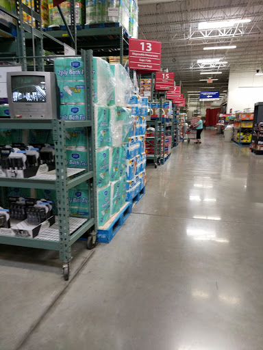 Shopping Mall «Southland Shopping Center», reviews and photos, 6944 W 130th St, Middleburg Heights, OH 44130, USA