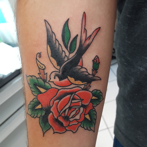 Explore rib tattoos for men ideas, creative tattoo ideas in Honolulu, available at 434 TATTOO WAIKIKI