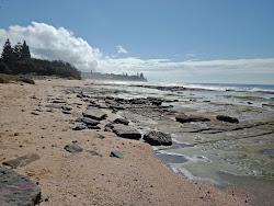 Foto de Shelly Beach com linha costeira longa e reta