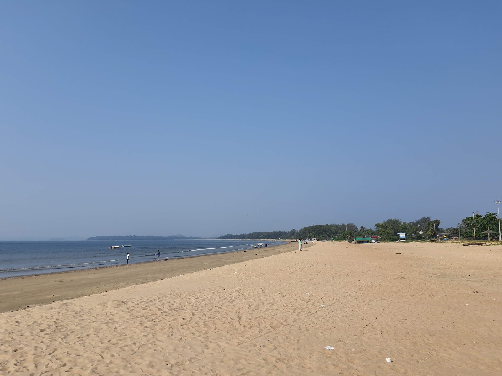 Foto van Karwar Beach met recht en lang