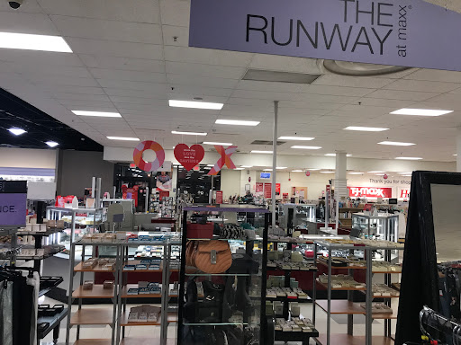 Department Store «T.J. Maxx and HomeGoods», reviews and photos, 1871 W Henderson Rd, Columbus, OH 43220, USA
